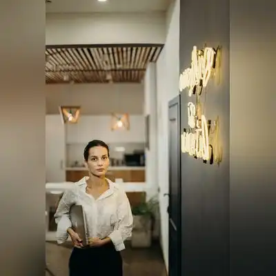 邱静